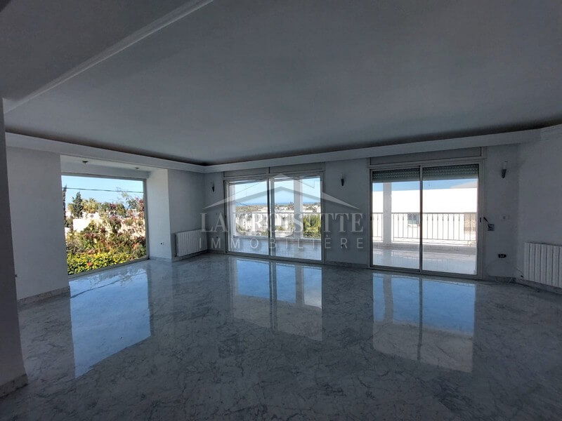 Villa S+4 avec piscine à Gammarth